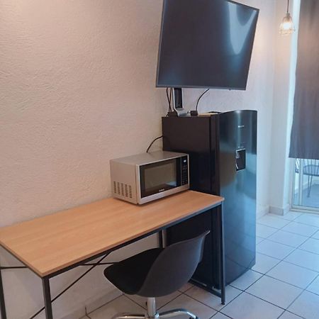 Lovely Studio Apartment With Balcony Ac & Wi-Fi, Minutes From Downtown! 지와타네호 외부 사진