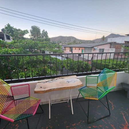 Lovely Studio Apartment With Balcony Ac & Wi-Fi, Minutes From Downtown! 지와타네호 외부 사진