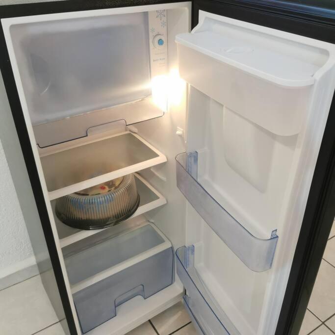 Lovely Studio Apartment With Balcony Ac & Wi-Fi, Minutes From Downtown! 지와타네호 외부 사진