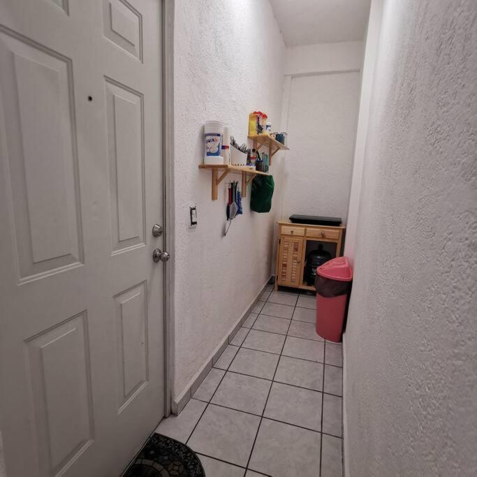 Lovely Studio Apartment With Balcony Ac & Wi-Fi, Minutes From Downtown! 지와타네호 외부 사진