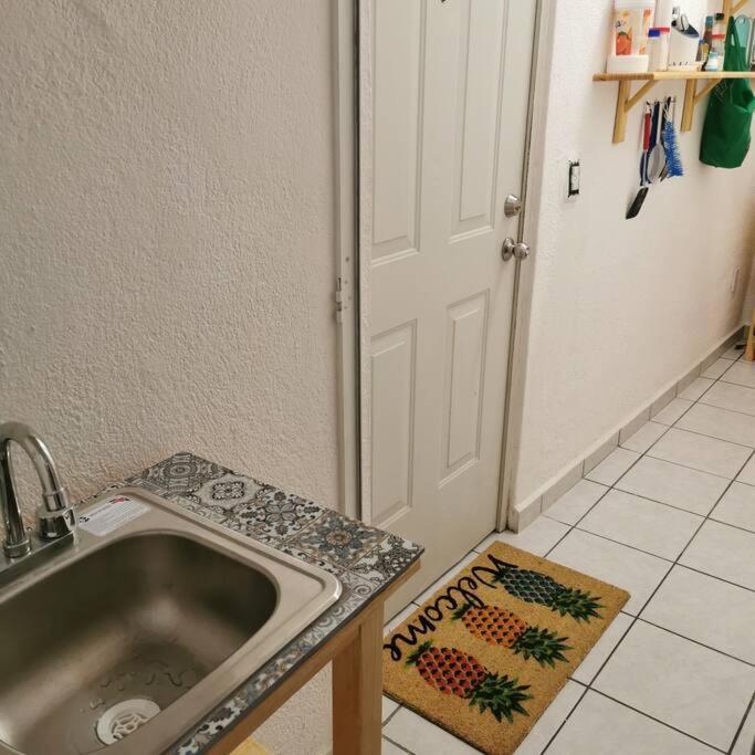 Lovely Studio Apartment With Balcony Ac & Wi-Fi, Minutes From Downtown! 지와타네호 외부 사진