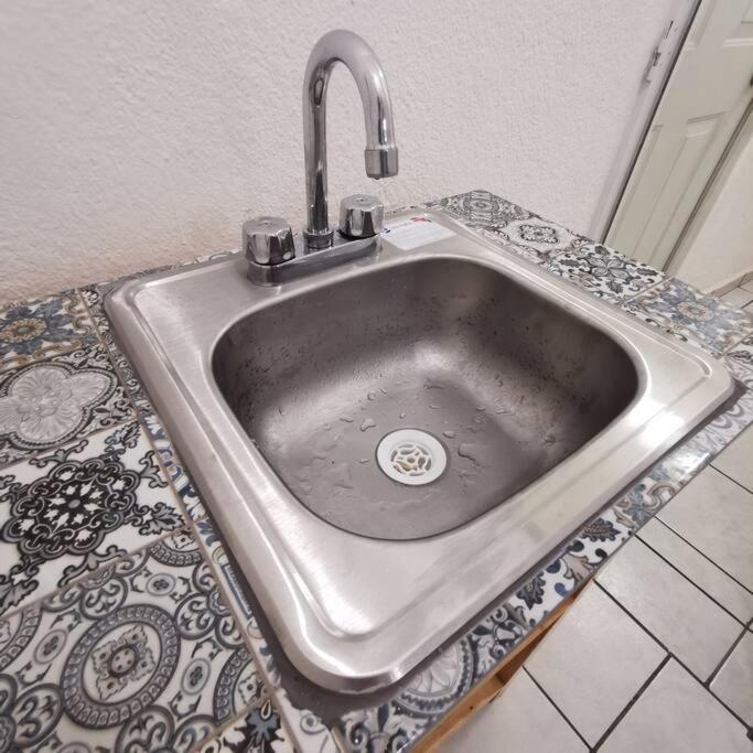 Lovely Studio Apartment With Balcony Ac & Wi-Fi, Minutes From Downtown! 지와타네호 외부 사진