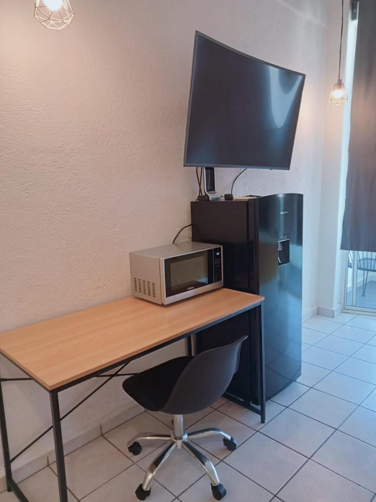 Lovely Studio Apartment With Balcony Ac & Wi-Fi, Minutes From Downtown! 지와타네호 외부 사진